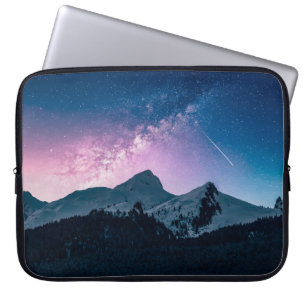 Ein Berg mit einem schönen Berg, Nacht, Schnee Laptopschutzhülle