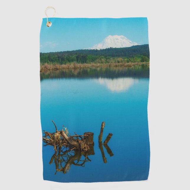 Ein Bergrestaub über einer Hecke Golfhandtuch (Vorderseite)