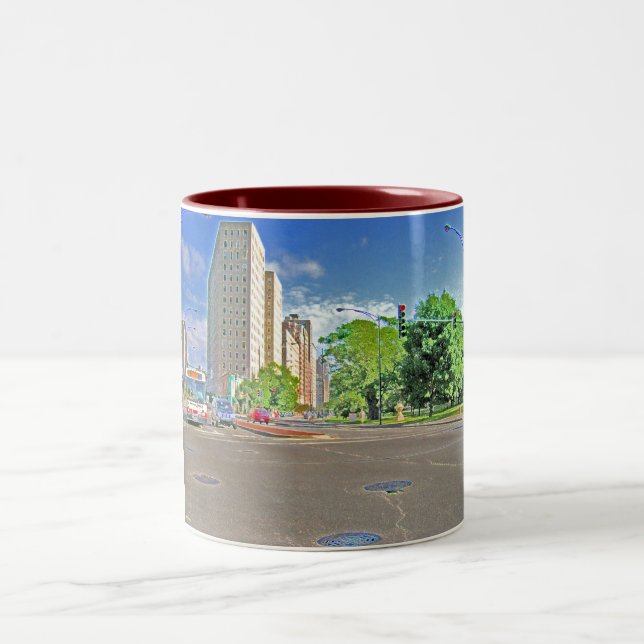 Ein beschäftigter Nachmittag in Chicago Zweifarbige Tasse (Mittel)