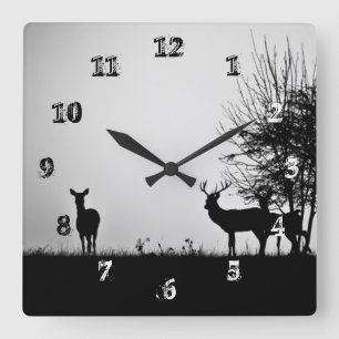 Ein Bild des Nebels einiger Rotwild morgens Quadratische Wanduhr