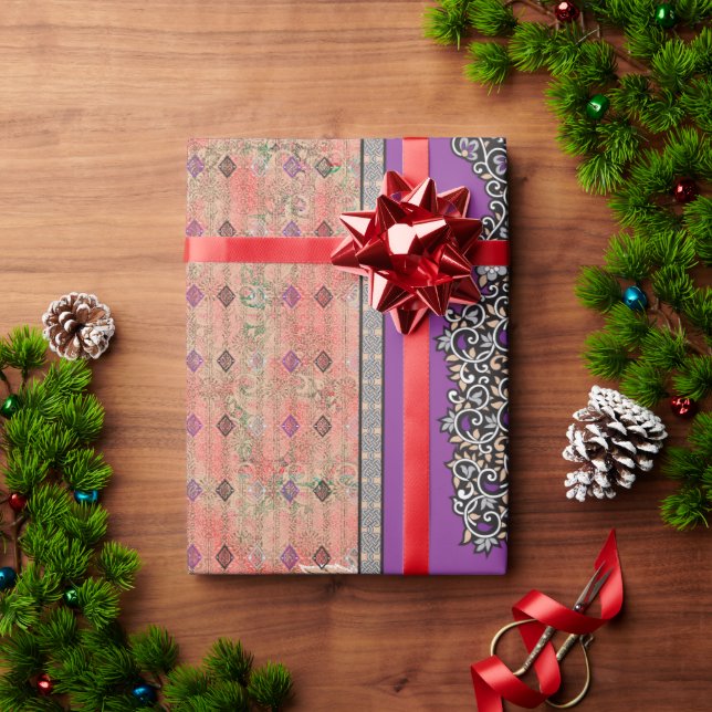 ein Bild eines Schals mit einem Design darauf Geschenkpapier (Feiertagsgeschenk)