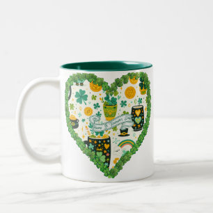Ein bisschen Glück schlürfen: Herzförmige St.-Patr Zweifarbige Tasse