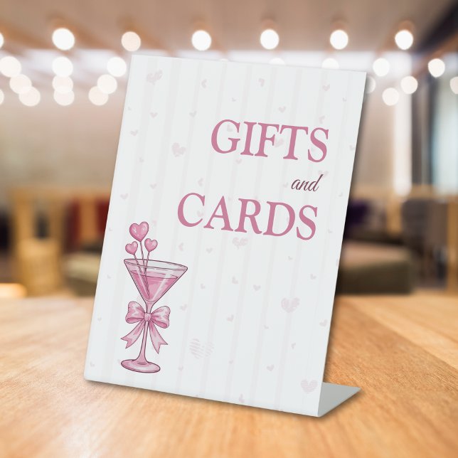 Ein bisschen verlobt Geschenke und Karten Schild P (Von Creator hochgeladen)