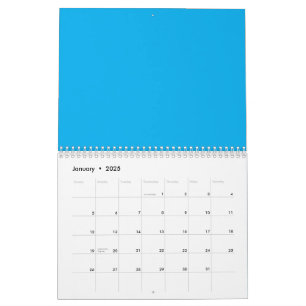 Ein blauer Himmel mit einigen verstreuten weißen W Kalender