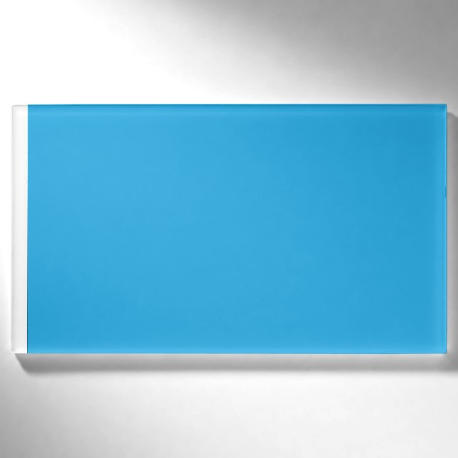 ein blauer Hintergrund mit einer schwarz-weißen Ka Namenschild (Vorderseite)