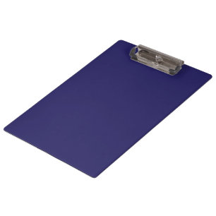 ein blauer Hintergrund mit einer Uhr darauf Klemmbrett