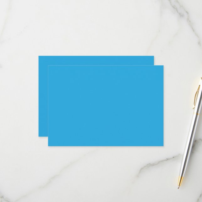 ein blauer Hintergrund mit RSVP Karte (Vorderseite/Rückseite Beispiel)