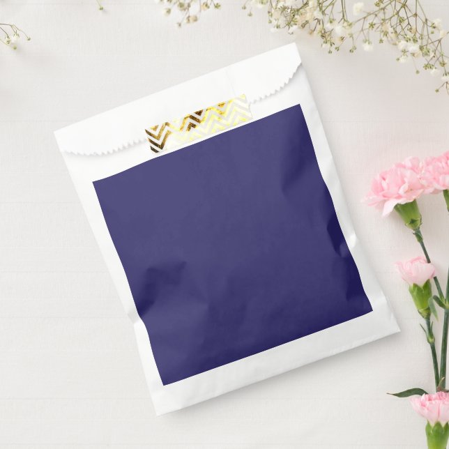 ein blauer Hintergrund mit Uhr Geschenktütchen (Versiegelt)