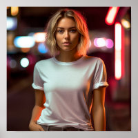 Ein blondes Modell mit einem Gildan-Hemd