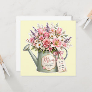 Ein Blumenstrauß in einer Gießkanne für Mama  Einladung