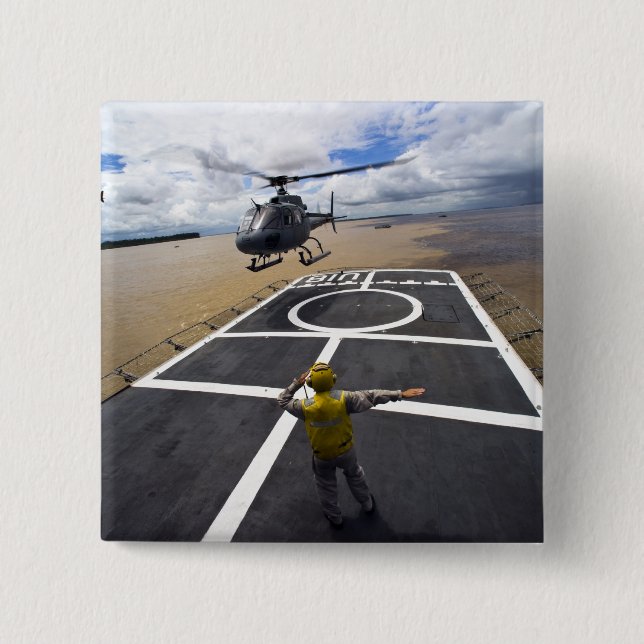 Ein brasilianischer Eurocopter bereitet sich auf d Button (Vorderseite)