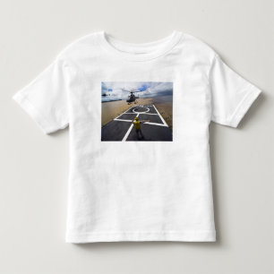 Ein brasilianisches Eurocopter bereitet vor sich Kleinkind T-shirt