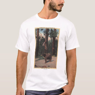 Ein Braunbär im Holz T-Shirt