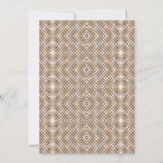 Ein brauner Teppich mit symmetrischem Design Einladung (Vorderseite)