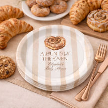 Ein Brötchen im Ofen Zimtrollen-Themen-Baby-Party