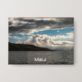 Ein Button mit Wolken über Maui