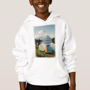 Ein Camping-Van, parkt von einem See mit einem Spi Hoodie