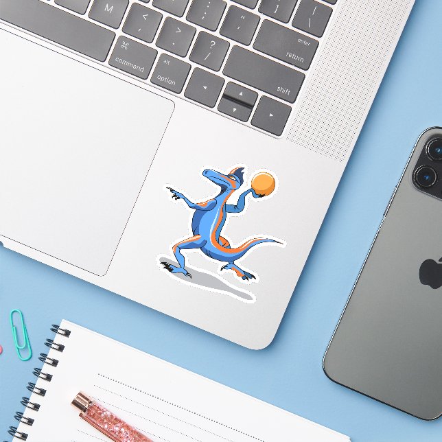 Ein Cartoon Iguanodon spielt Basketball. Aufkleber (Laptop mit iPhone)