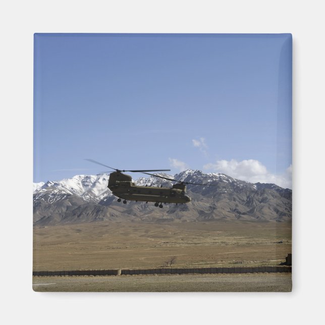 Ein CH-47 Chinook startet Magnet (Vorne)