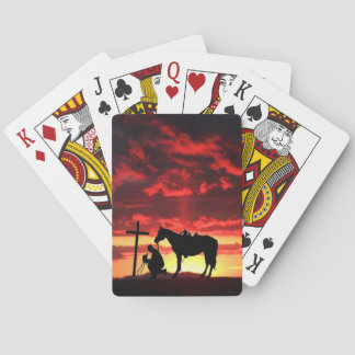 Ein Cowboy-Gebet, der Karten spielt Spielkarten