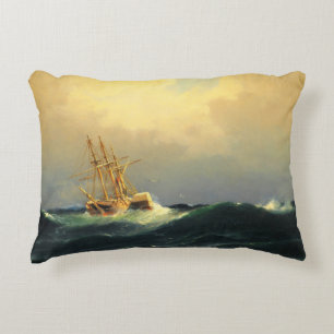 Ein Dampfschiff im Sturm im Atlantischen Ozean Dekokissen