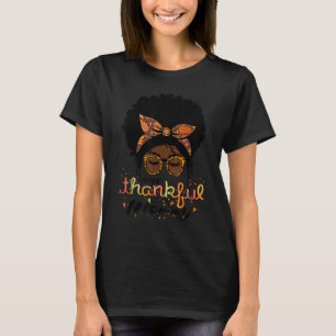 Ein dankbarer Afro-Amerikanerinnen-Mami fällt dank T-Shirt