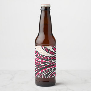 Ein dekoratives Paisley-Design mit lebhaftem Rot u Bierflaschenetikett