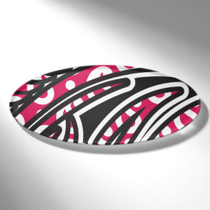 Ein dekoratives Paisley-Design mit lebhaftem Rot u Namenschild