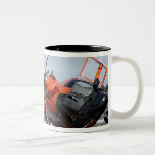 Ein Delphin-Hubschrauberabsturz der Zweifarbige Tasse