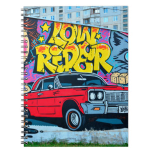 Ein detailliertes Bild von Graffiti zeichnend. Kon Notizblock