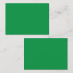 Ein dichter, üppiger Wald voller lebendiger grüner Terminkarte