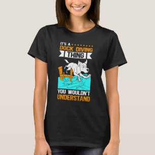Ein Dock-Tauch-Ding Hund springt Dock-Tauchen T-Shirt