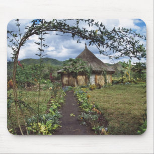 Ein Dorf im Hochland, Goroka, Papua-Neuguinea Mousepad