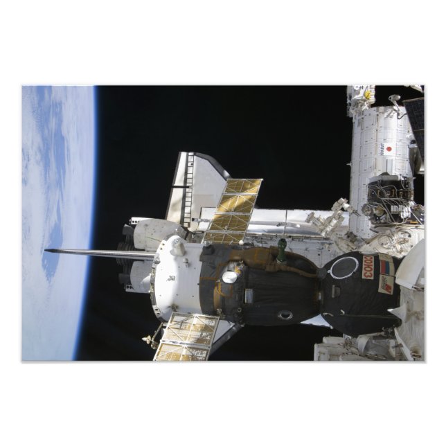 Ein dotiertes Sojus-Raumfahrzeug Fotodruck (Vorne)