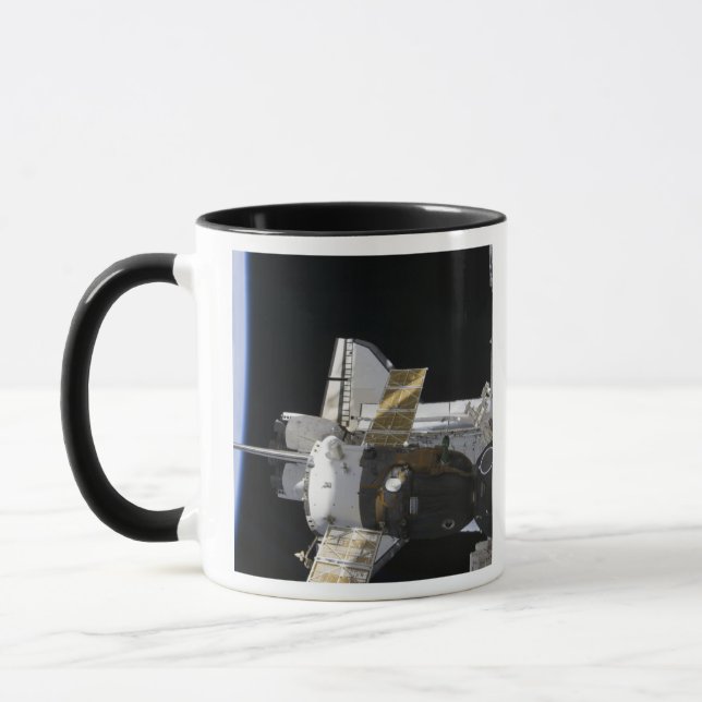 Ein dotiertes Sojus-Raumfahrzeug Tasse (Links)
