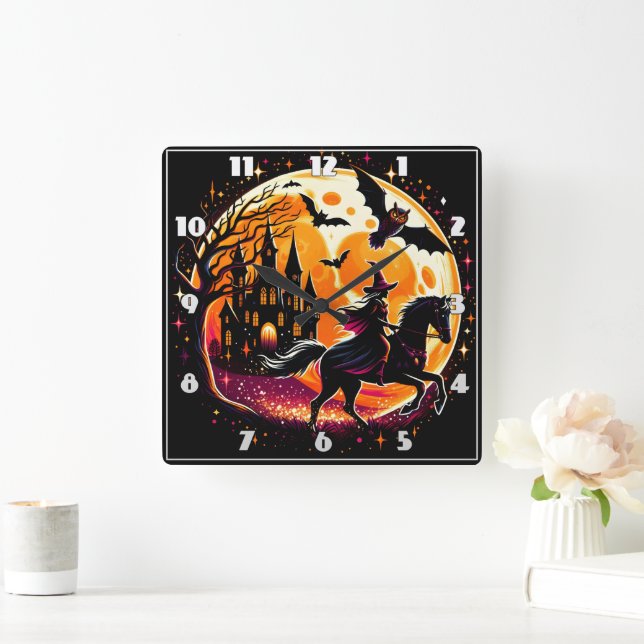 Ein dramatisches Halloween-Pferderennen unter Voll Quadratische Wanduhr (Zuhause)