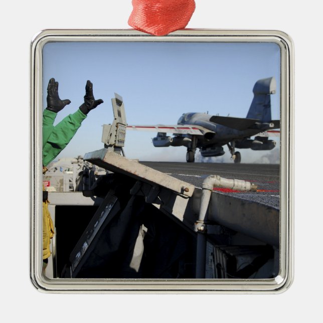 Ein EA-6B Prowler startet vom Cockpit Ornament Aus Metall (Vorne)