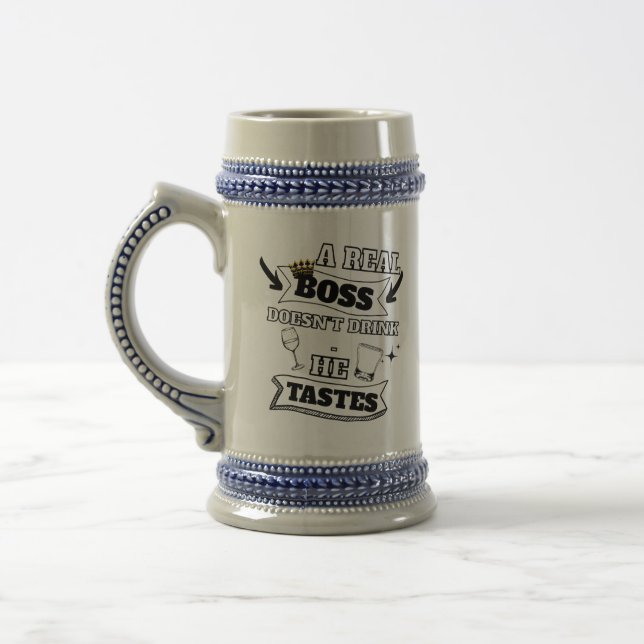 Ein echtes Bootangebot Bierglas (Links)