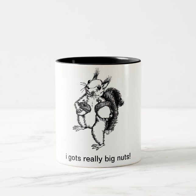 ein Eichhörnchen, das Sie gerade will, um seine Zweifarbige Tasse (Mittel)