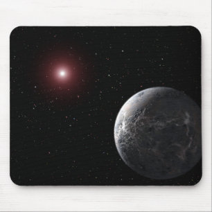Ein eisiger/felsiger Planet, der einen schwachen Mousepad