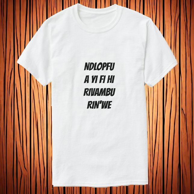 Ein Elefant die nicht von einer (gebrochenen) Ripp T-Shirt (Von Creator hochgeladen)