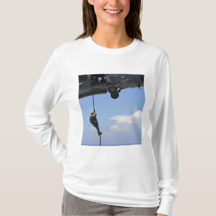 Ein explosiver Sanitäter T-Shirt