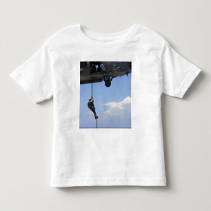 Ein explosiver Verordnungsbeseitigungstechniker Kleinkind T-shirt