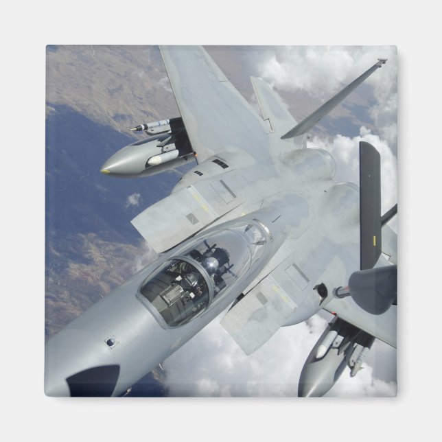 Ein F-15 Adler zieht von einem KC-135 weg Magnet (Vorne)
