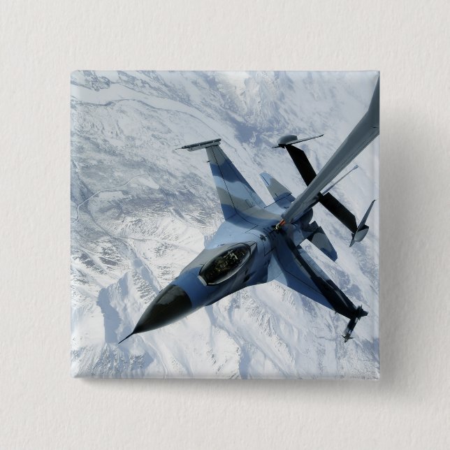 Ein F-16 Aggressor sitzt in Kontaktposition Button (Vorderseite)