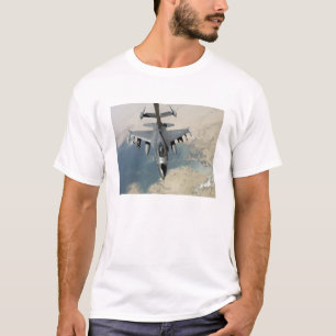 Ein F-16-Kämpffalken schürt T-Shirt