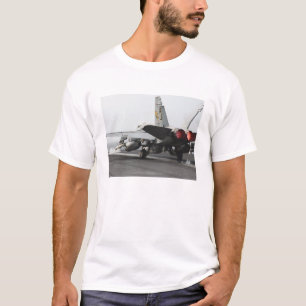 Ein F/A-18C Hornet startet vom Cockpit 2 T-Shirt