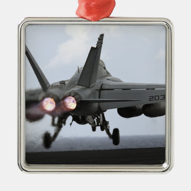 Ein F/A-18E Super Hornet startet Silbernes Ornament (Vorne)
