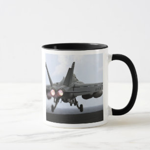 Ein F/A-18E Super Hornet startet Tasse