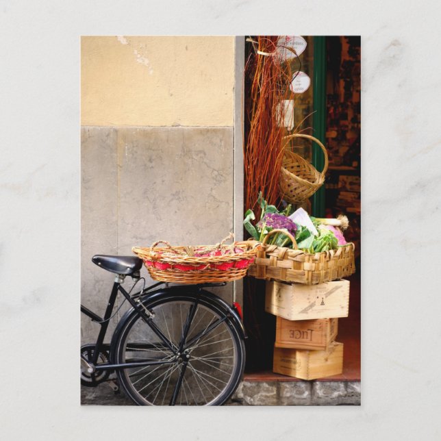 Ein Fahrrad vor einer italienischen Ladenfront Postkarte (Vorderseite)